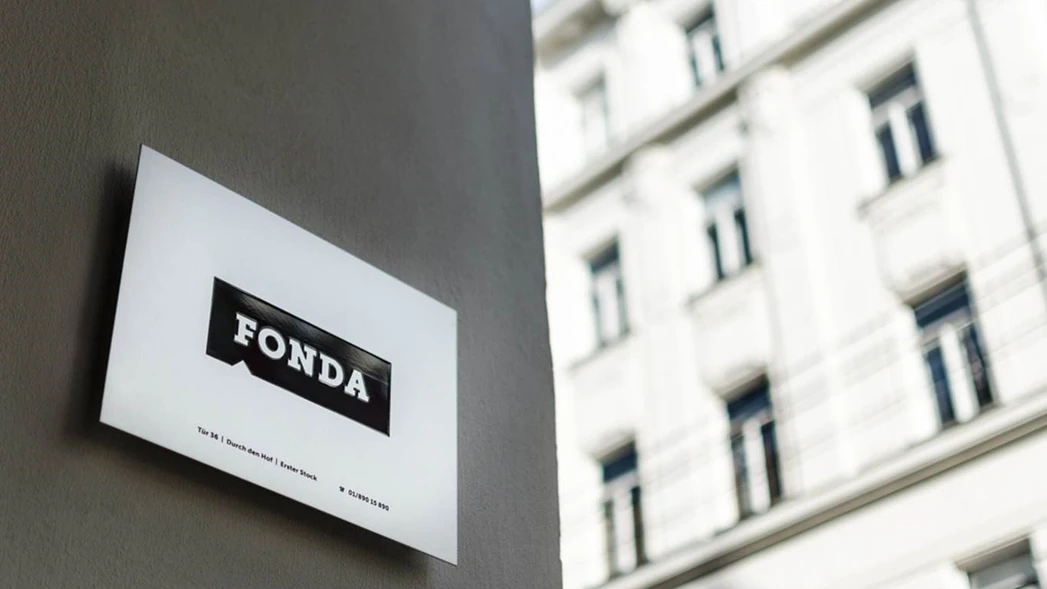 Fonda Schild auf der Neubaugasse